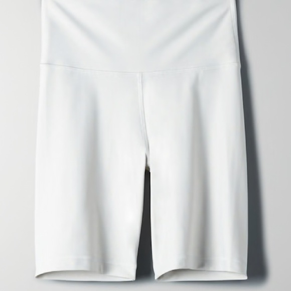 Aritzia - TNA - 7” Atmosphere Short - Picture 1 of 4